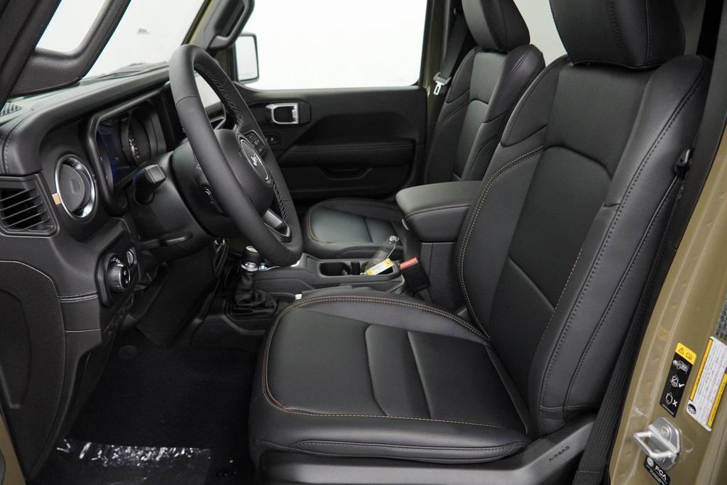 new 2025 Jeep Gladiator car, priced at $43,585