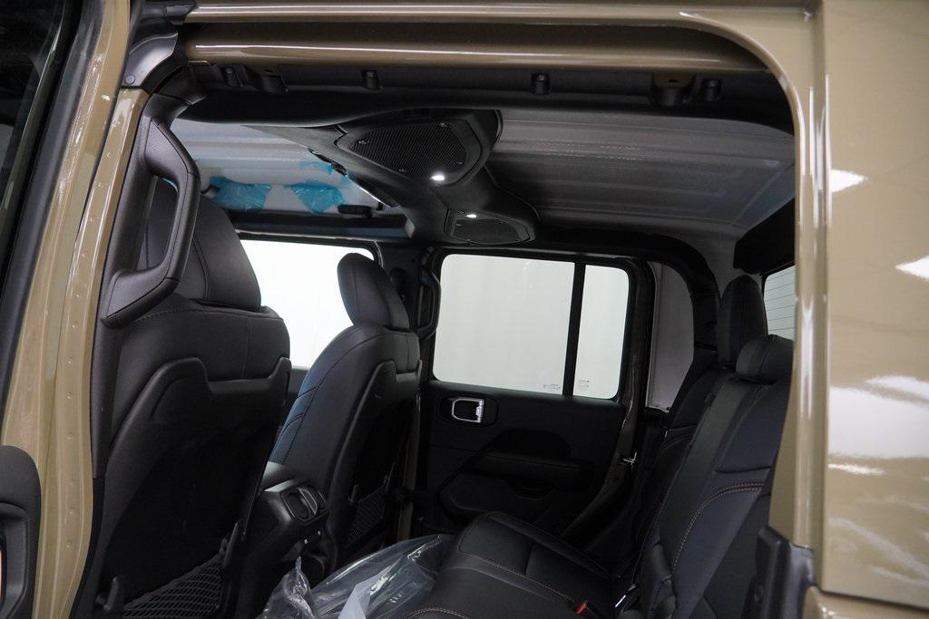 new 2025 Jeep Gladiator car, priced at $43,585