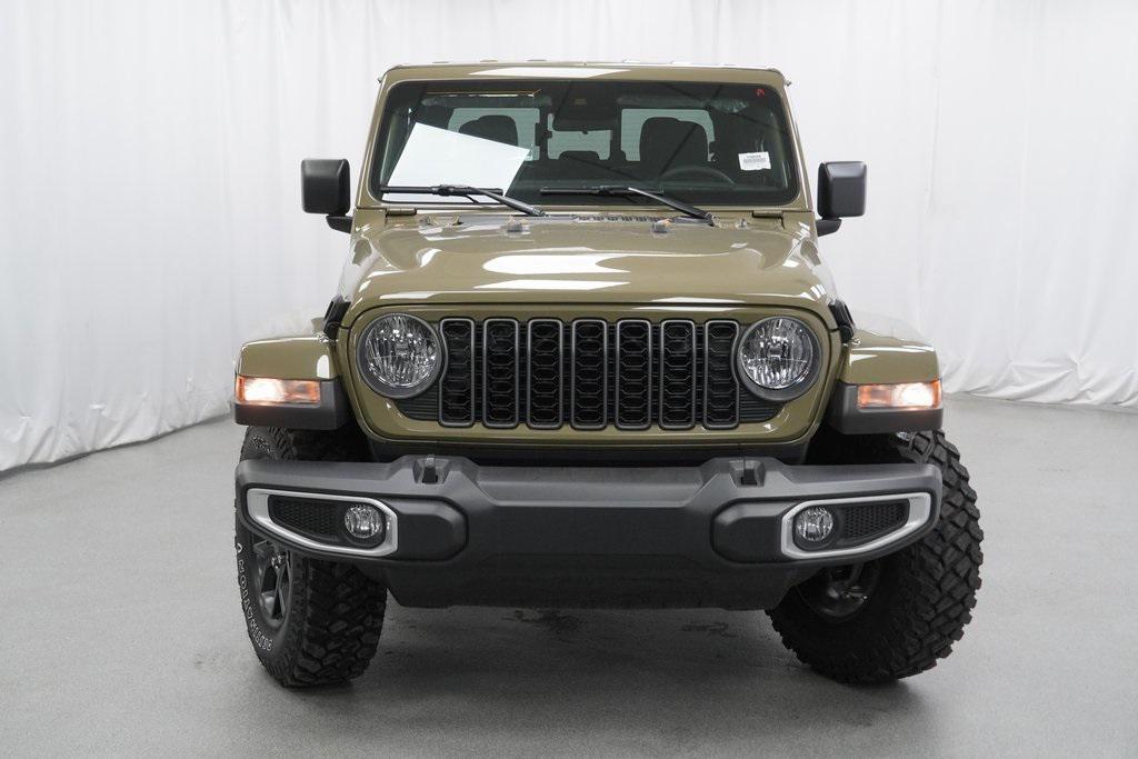 new 2025 Jeep Gladiator car, priced at $43,585