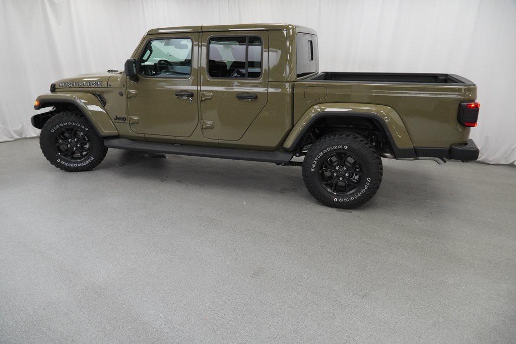 new 2025 Jeep Gladiator car, priced at $43,585