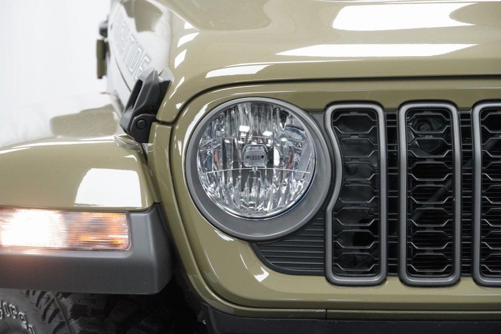 new 2025 Jeep Gladiator car, priced at $43,585