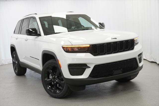 new 2025 Jeep Grand Cherokee car, priced at $40,580