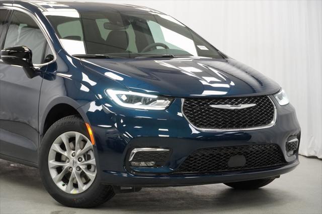 new 2025 Chrysler Pacifica car, priced at $43,530