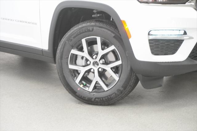 new 2025 Jeep Grand Cherokee car, priced at $42,160