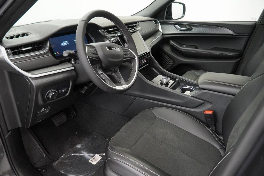 new 2025 Jeep Grand Cherokee car, priced at $39,480