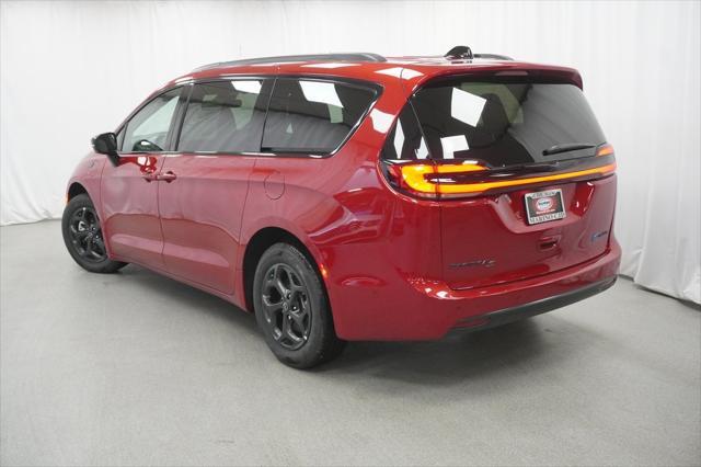 new 2025 Chrysler Pacifica Hybrid car, priced at $48,575