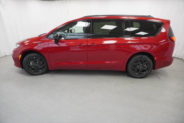 new 2025 Chrysler Pacifica Hybrid car, priced at $48,575