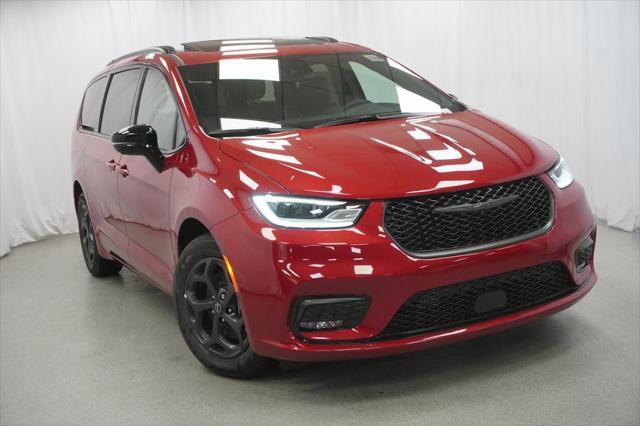 new 2025 Chrysler Pacifica Hybrid car, priced at $48,575