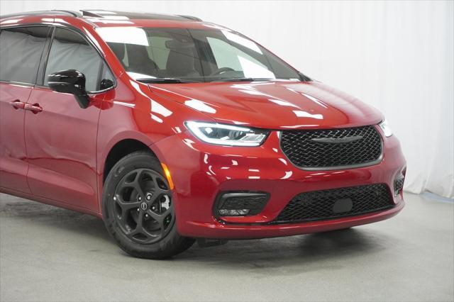 new 2025 Chrysler Pacifica Hybrid car, priced at $48,575