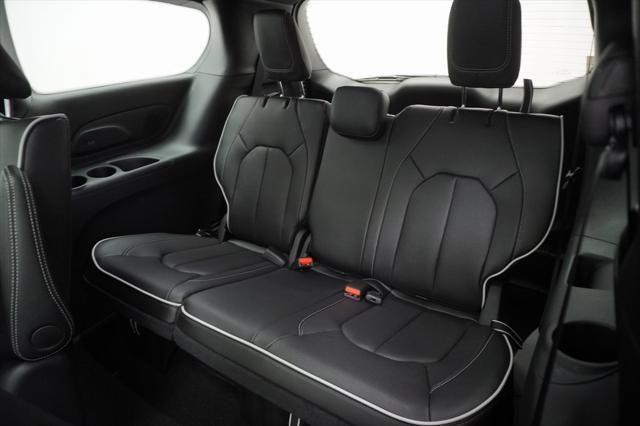 new 2025 Chrysler Pacifica Hybrid car, priced at $48,575