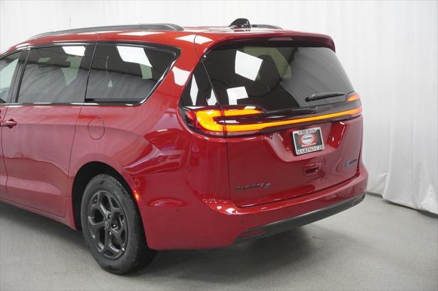 new 2025 Chrysler Pacifica Hybrid car, priced at $48,575