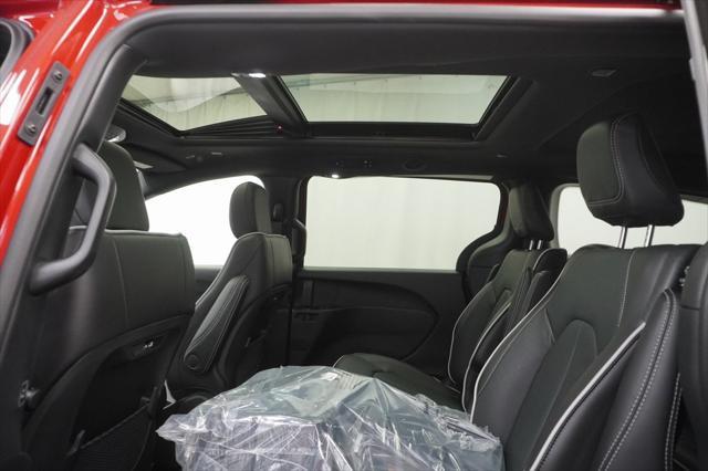 new 2025 Chrysler Pacifica Hybrid car, priced at $48,575