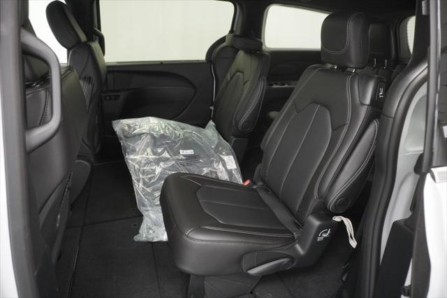 new 2025 Chrysler Pacifica car, priced at $47,615