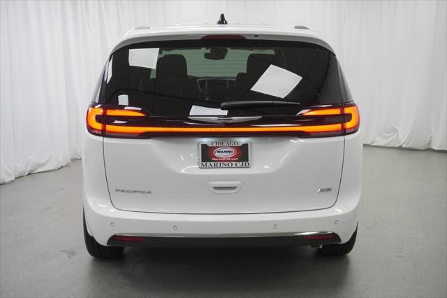 new 2025 Chrysler Pacifica car, priced at $47,615