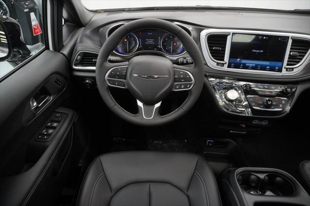 new 2025 Chrysler Pacifica car, priced at $47,615