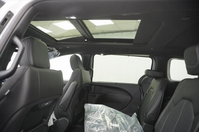 new 2025 Chrysler Pacifica car, priced at $47,615