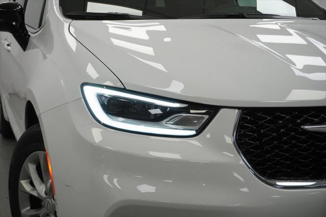new 2025 Chrysler Pacifica car, priced at $47,615