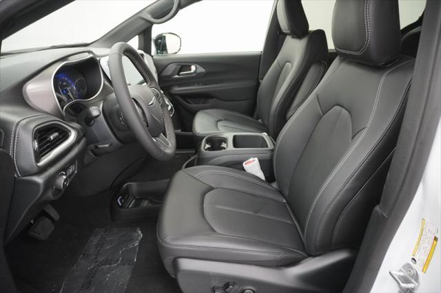 new 2025 Chrysler Pacifica car, priced at $47,615