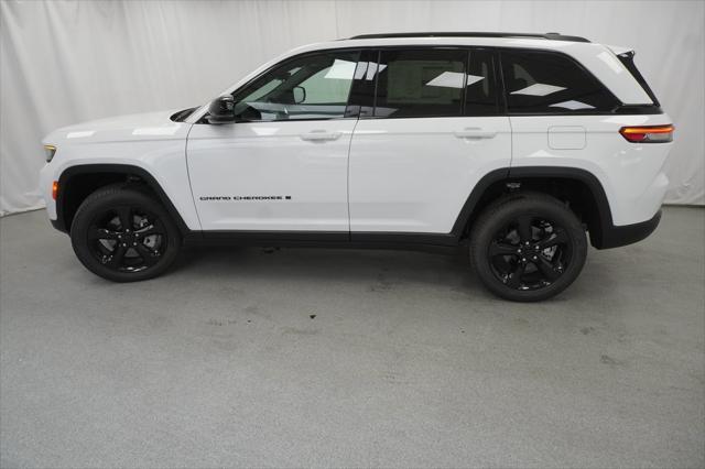new 2025 Jeep Grand Cherokee car, priced at $43,690