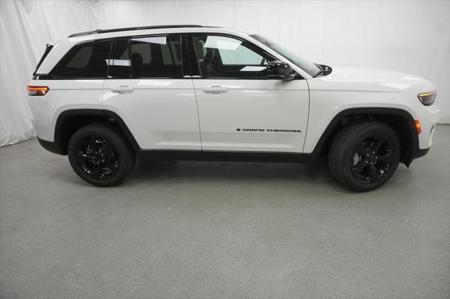 new 2025 Jeep Grand Cherokee car, priced at $43,690