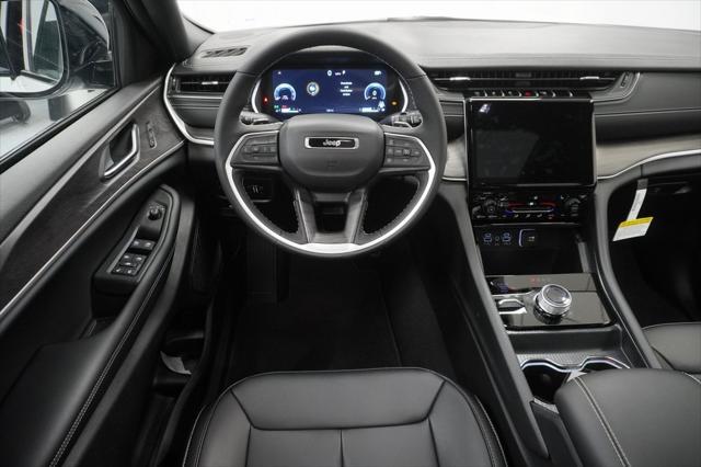 new 2025 Jeep Grand Cherokee car, priced at $43,690