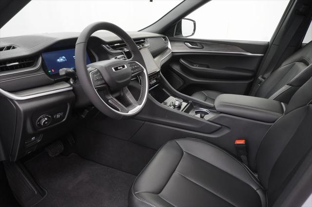 new 2025 Jeep Grand Cherokee car, priced at $43,690
