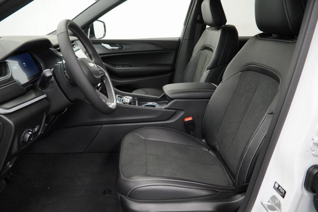 new 2025 Jeep Grand Cherokee car, priced at $38,885