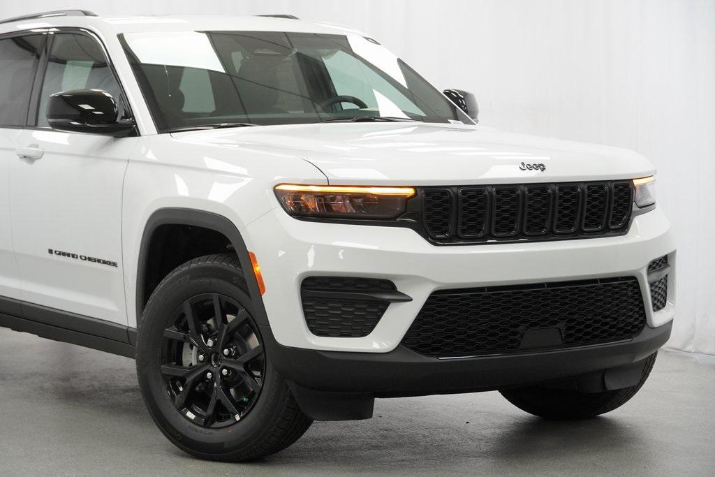 new 2025 Jeep Grand Cherokee car, priced at $38,885