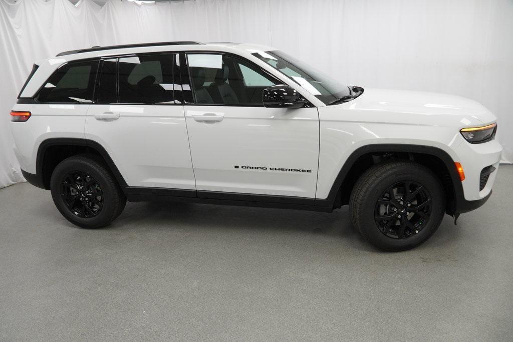 new 2025 Jeep Grand Cherokee car, priced at $38,885