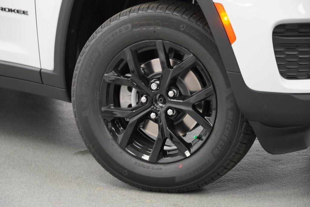 new 2025 Jeep Grand Cherokee car, priced at $38,885