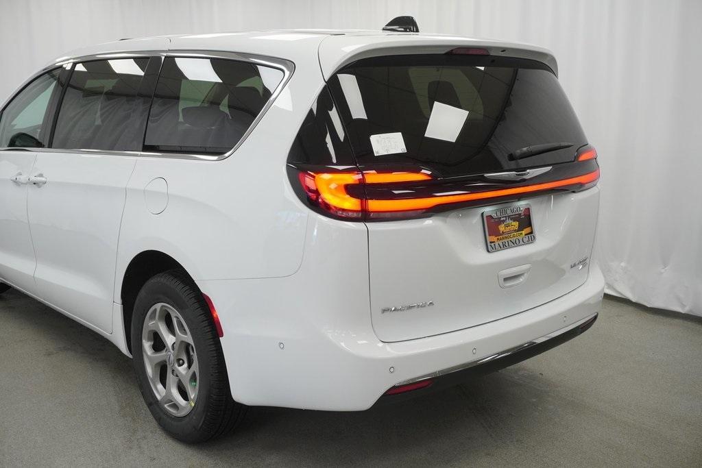 new 2024 Chrysler Pacifica car, priced at $48,365