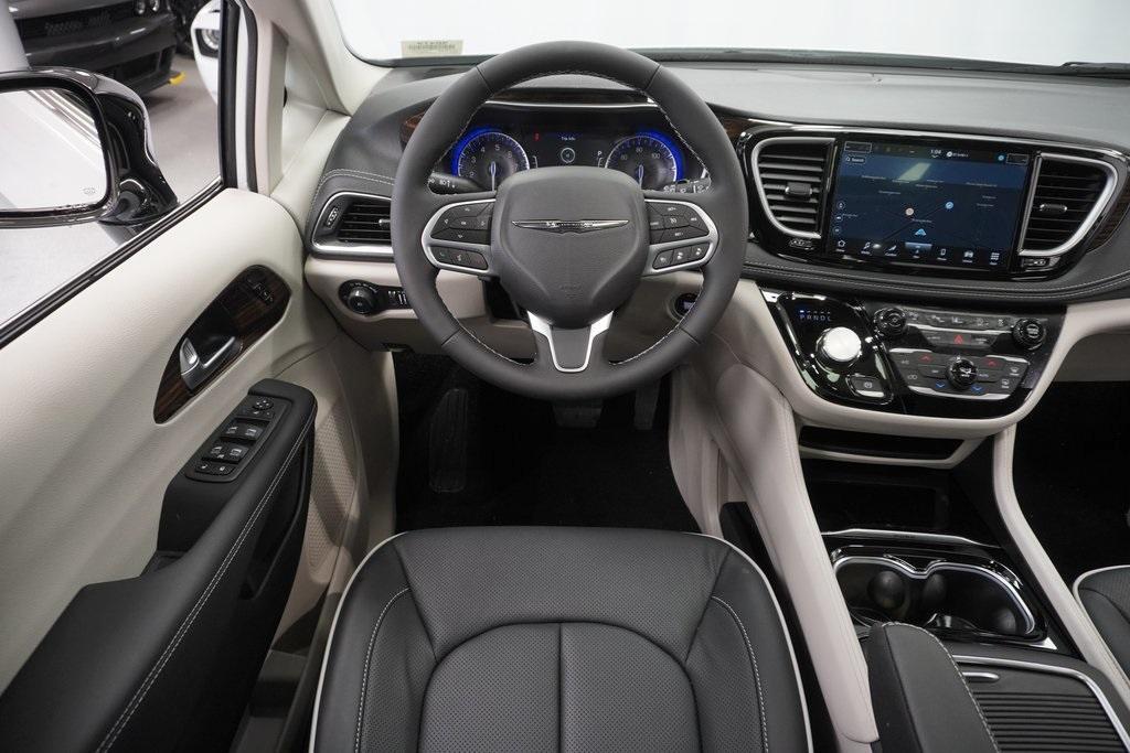 new 2024 Chrysler Pacifica car, priced at $48,365