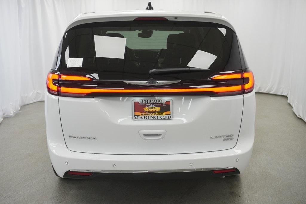 new 2024 Chrysler Pacifica car, priced at $48,365