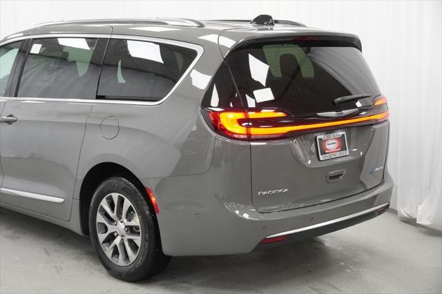 new 2025 Chrysler Pacifica car, priced at $43,975