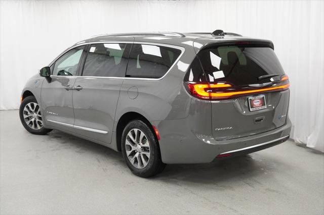 new 2025 Chrysler Pacifica car, priced at $43,975