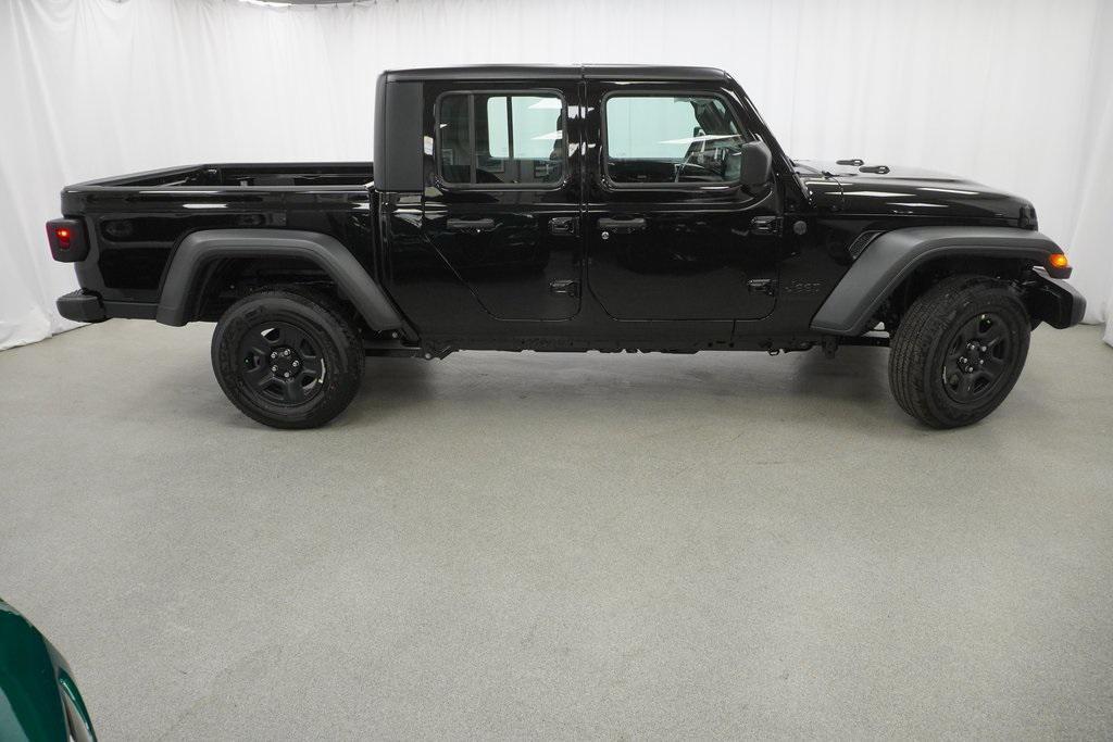 new 2025 Jeep Gladiator car, priced at $38,385