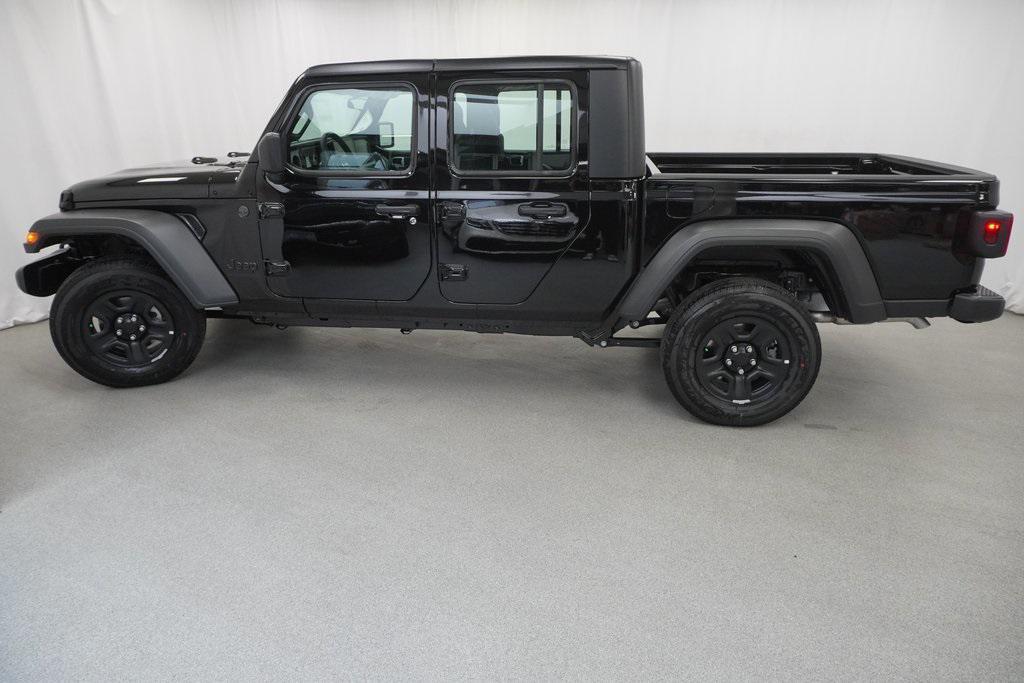 new 2025 Jeep Gladiator car, priced at $38,385