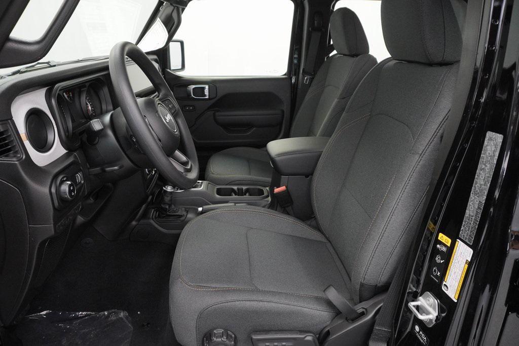 new 2025 Jeep Gladiator car, priced at $38,385