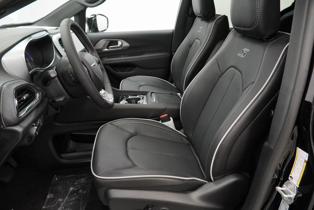 new 2026 Chrysler Pacifica car, priced at $54,005