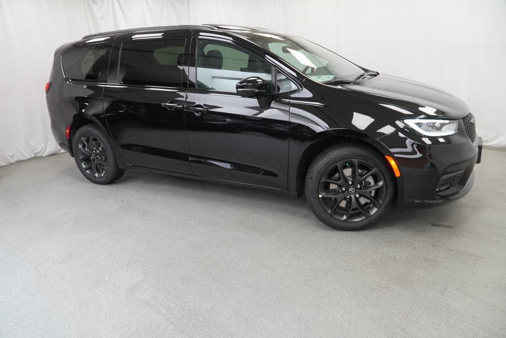 new 2026 Chrysler Pacifica car, priced at $54,005