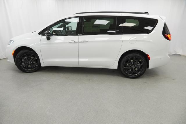 new 2025 Chrysler Pacifica car, priced at $49,040