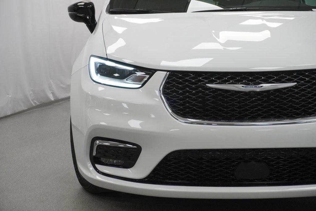 new 2025 Chrysler Pacifica car, priced at $41,090