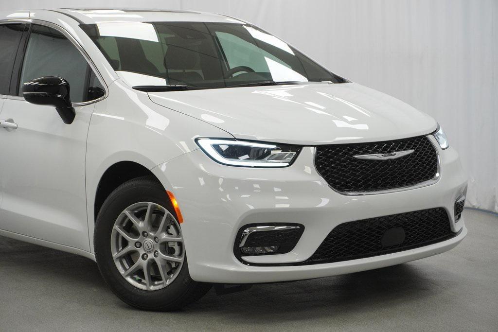 new 2025 Chrysler Pacifica car, priced at $41,090