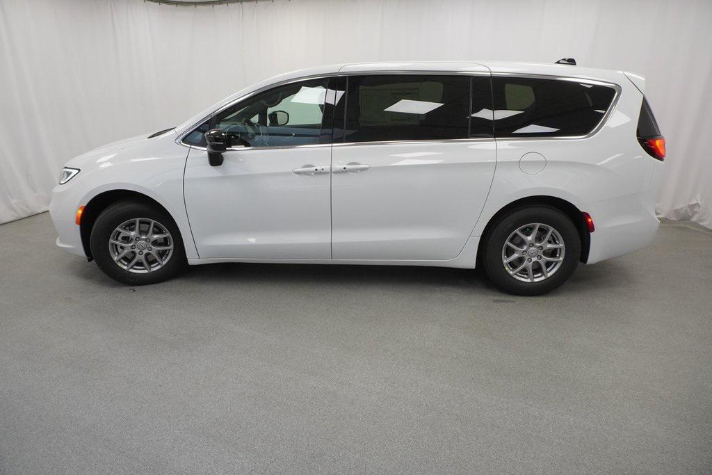 new 2025 Chrysler Pacifica car, priced at $41,090