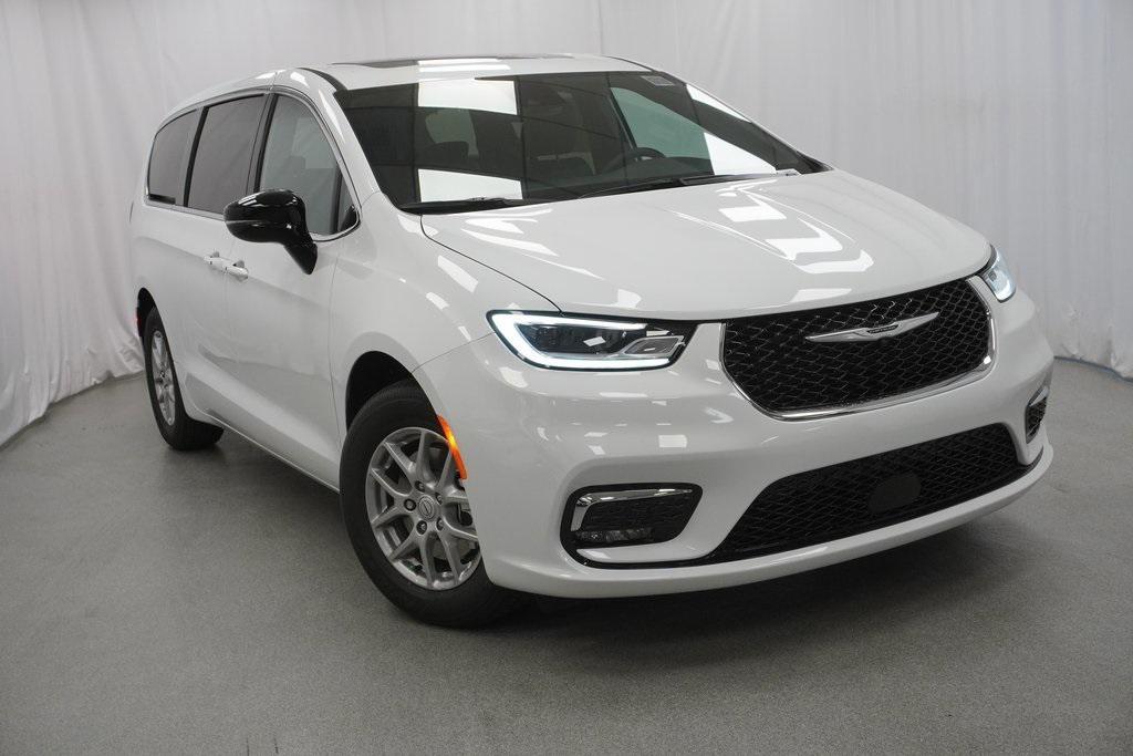 new 2025 Chrysler Pacifica car, priced at $41,090