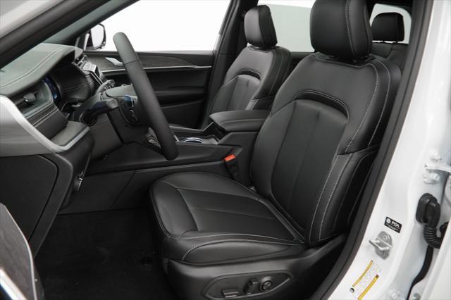 new 2025 Jeep Grand Cherokee car, priced at $42,165