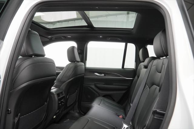 new 2025 Jeep Grand Cherokee car, priced at $42,165