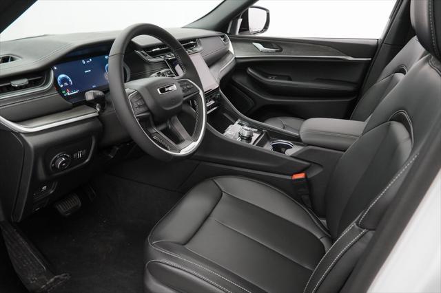 new 2025 Jeep Grand Cherokee car, priced at $42,165