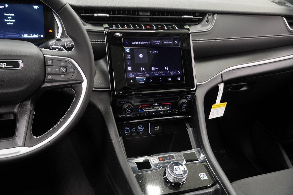 new 2025 Jeep Grand Cherokee car, priced at $37,175