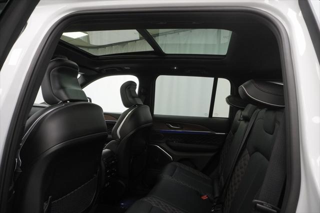 new 2025 Jeep Grand Cherokee car, priced at $49,555